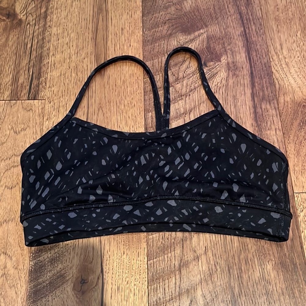 Lululemon Woman’s Sports Bra Size 6